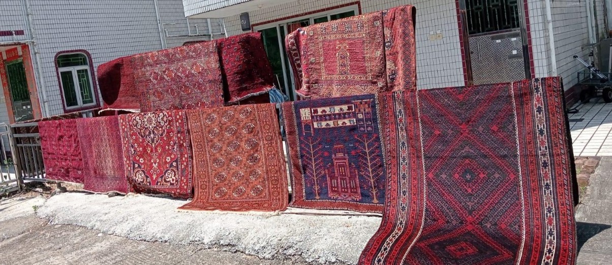 Iqbal - The Carpet Man Offer Free pick-up and delivery with free installation. CAll now: +852-90180897.